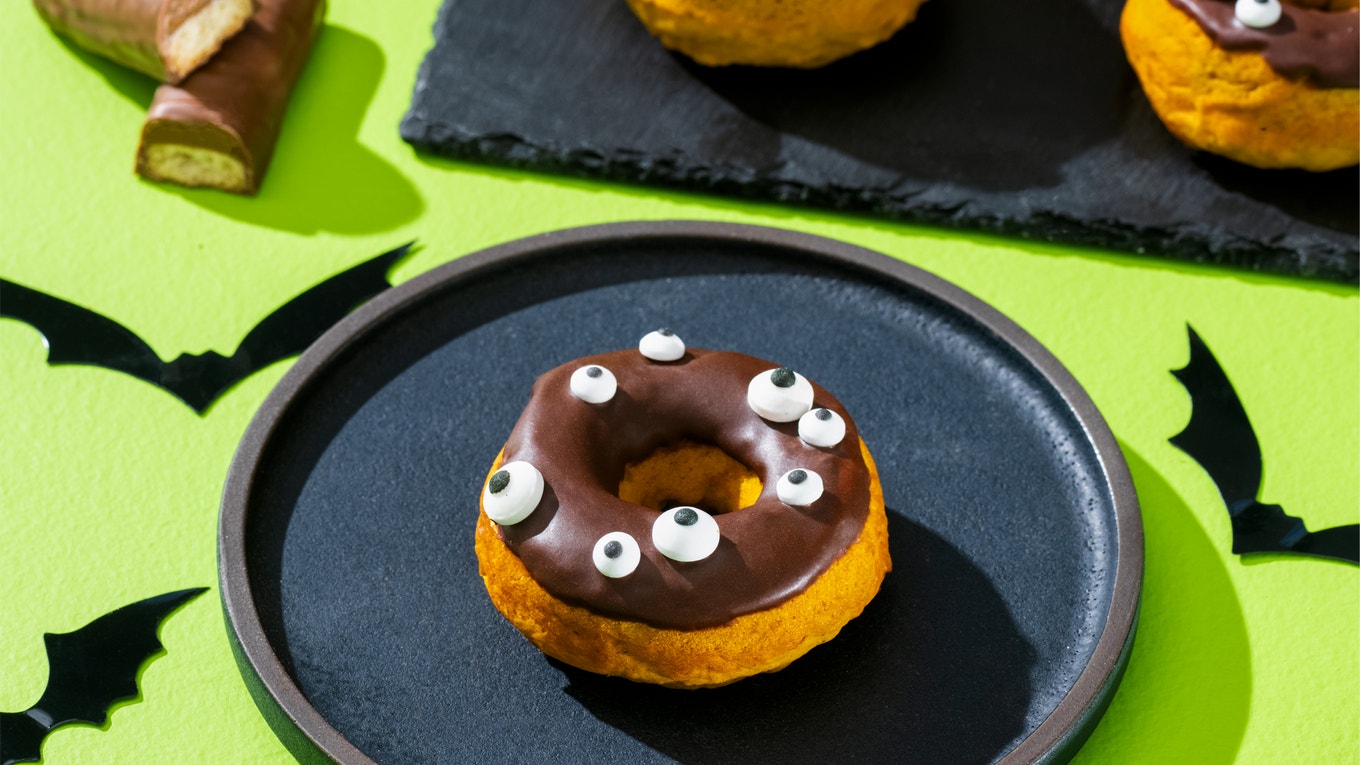 Spooky eye pumpkin spiced donuts