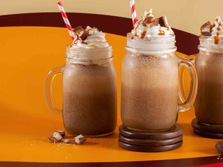 قهوة فرابيه بقطع TWIX®
