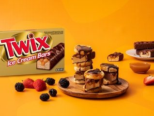 TWIX Ice Cream Waffles