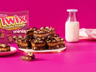 TWIX COOKIE DOUGH BROWNIE BARS