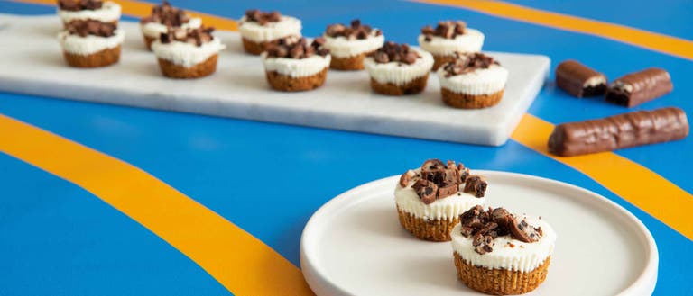 TWIX® Cookies & Creme Cheesecake Mashup